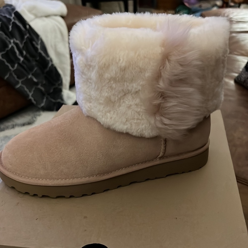Brand new never worn Ugg Classic Mini in color Wisp